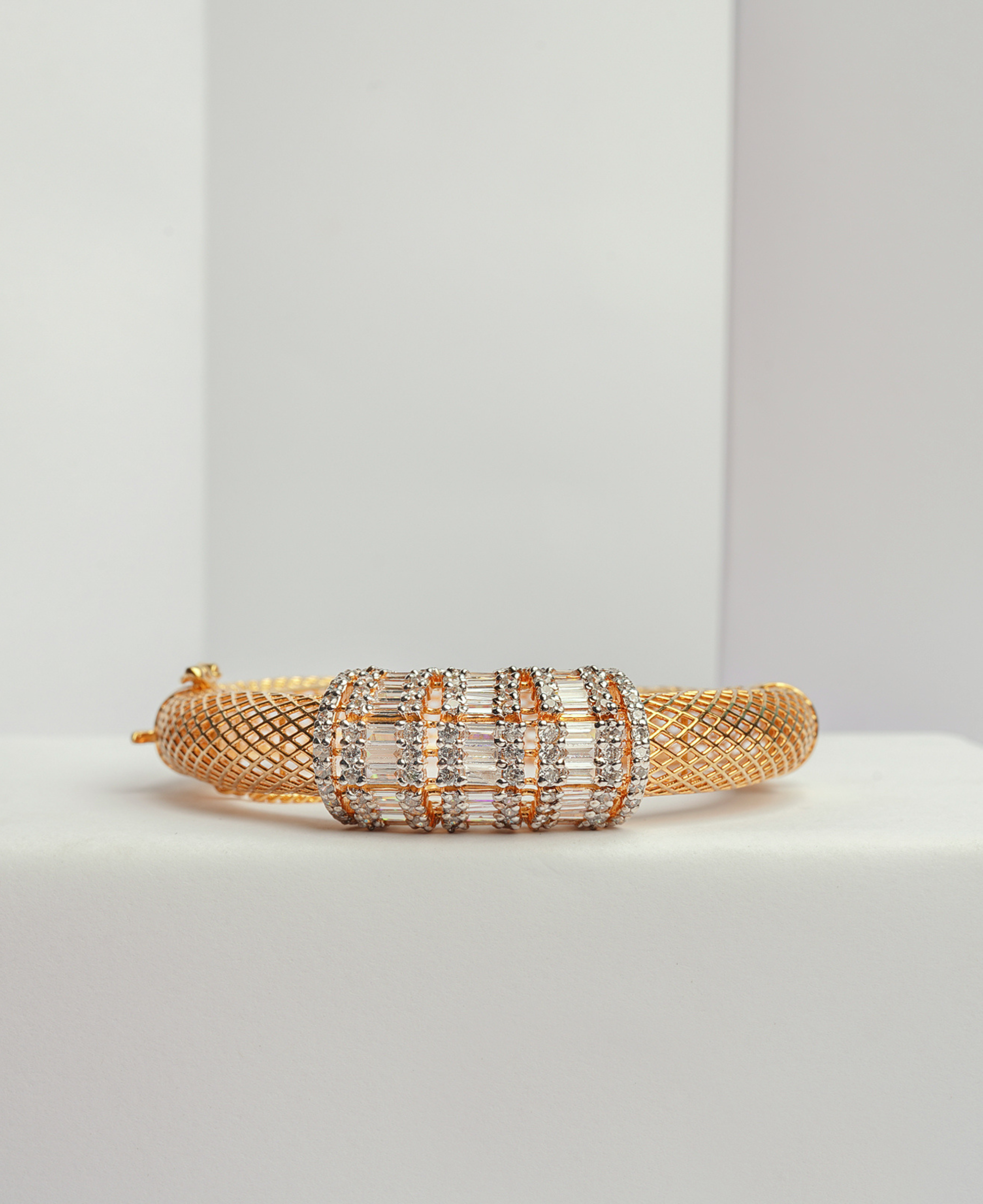Netted Baguette Broch Kara