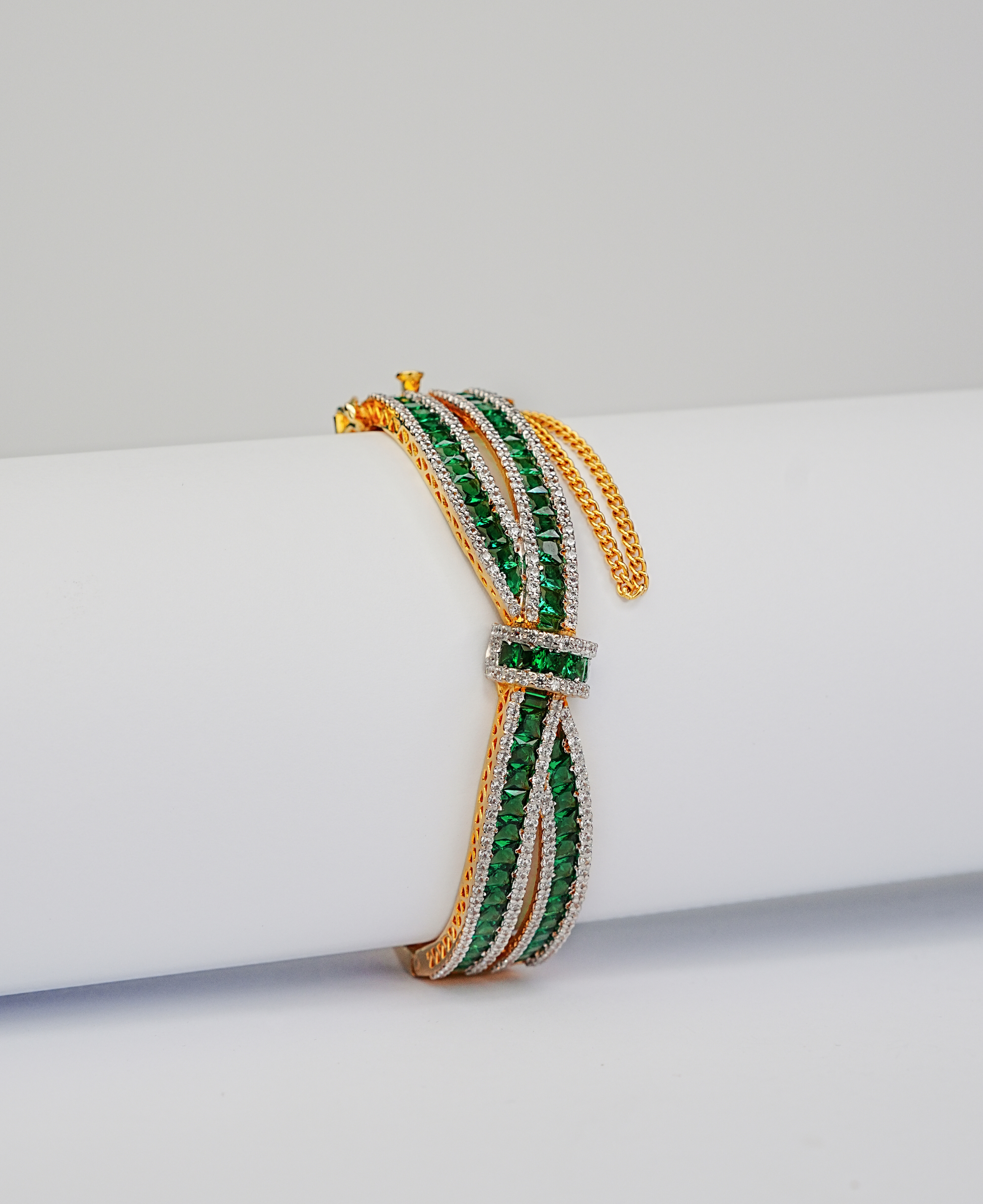 The Emerald Knot Kara