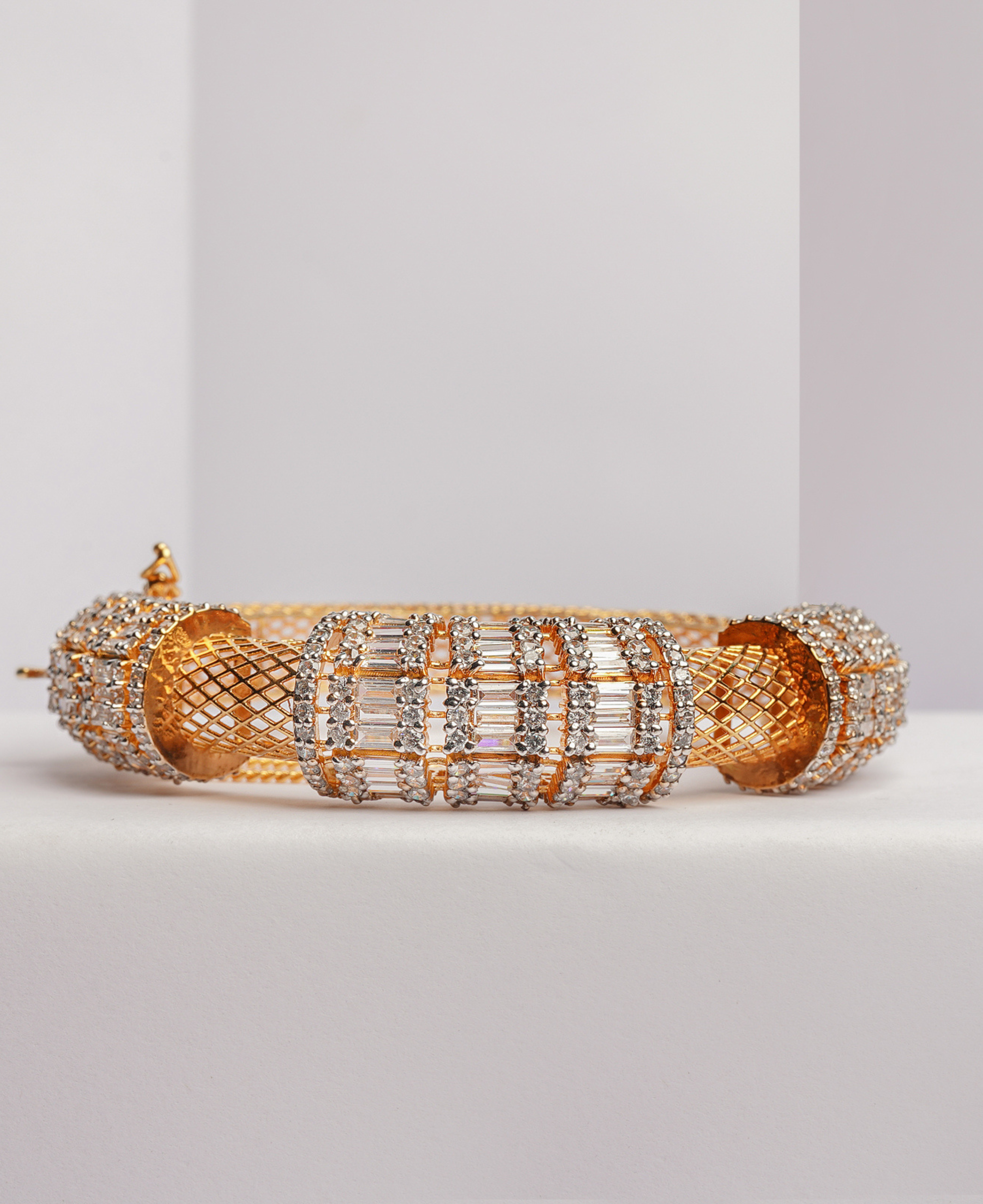Netted Tri Baguette Broch Kara