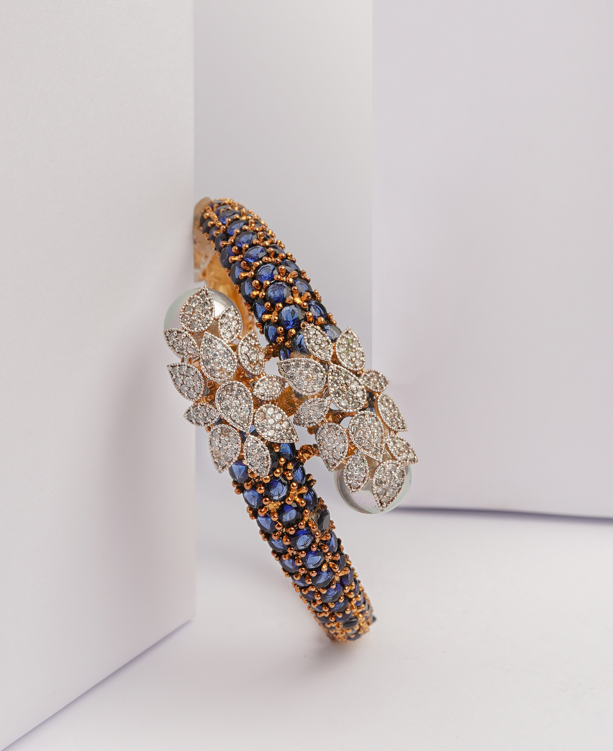 Sapphire in grey leaves Kara