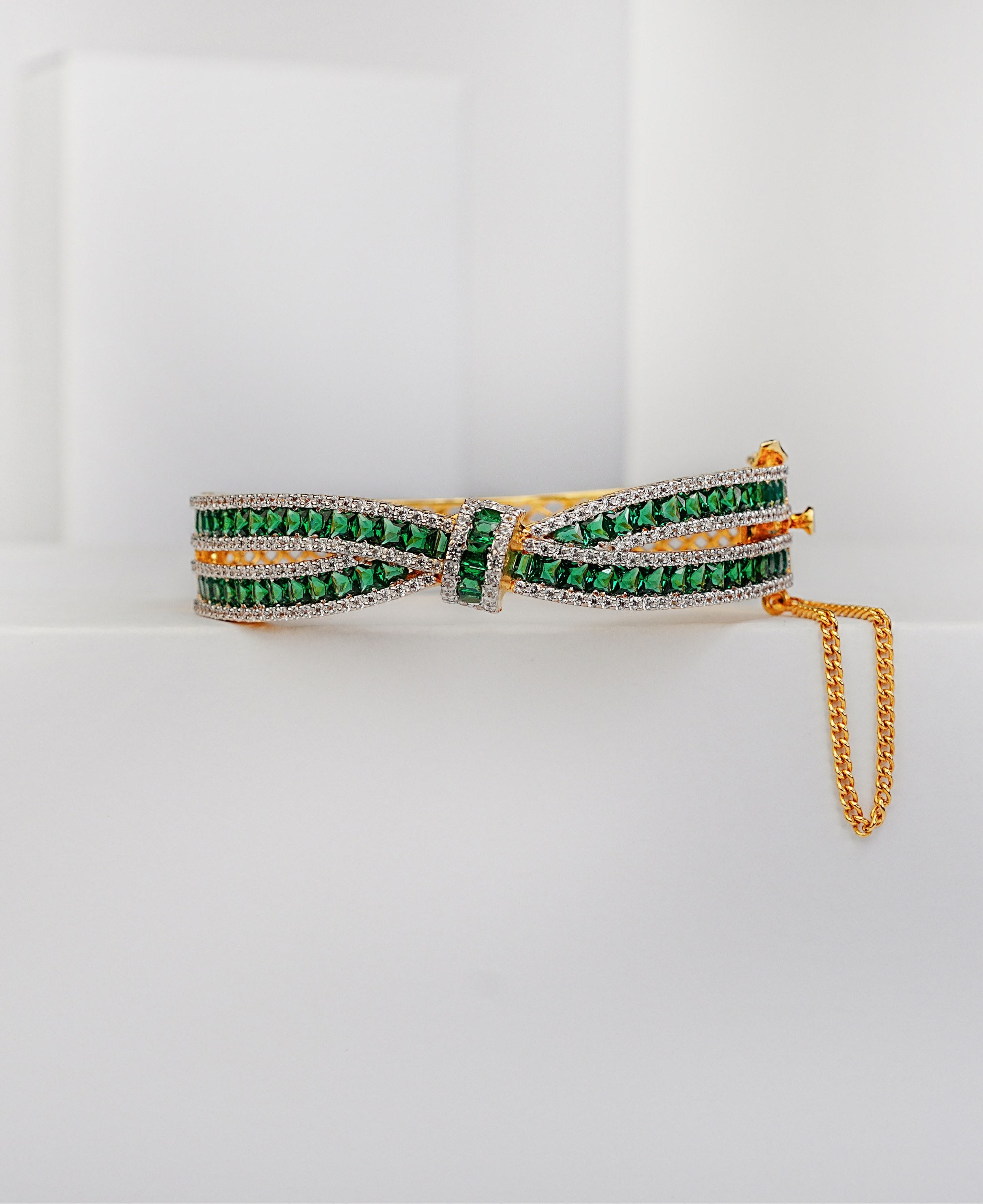 The Emerald Knot Kara