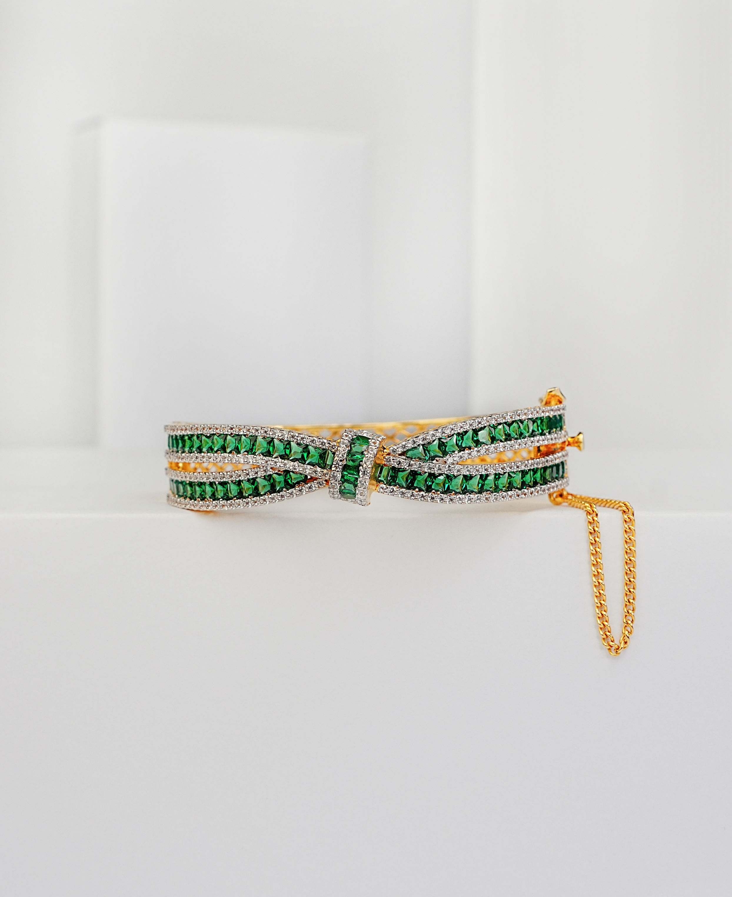 The Emerald Knot Kara