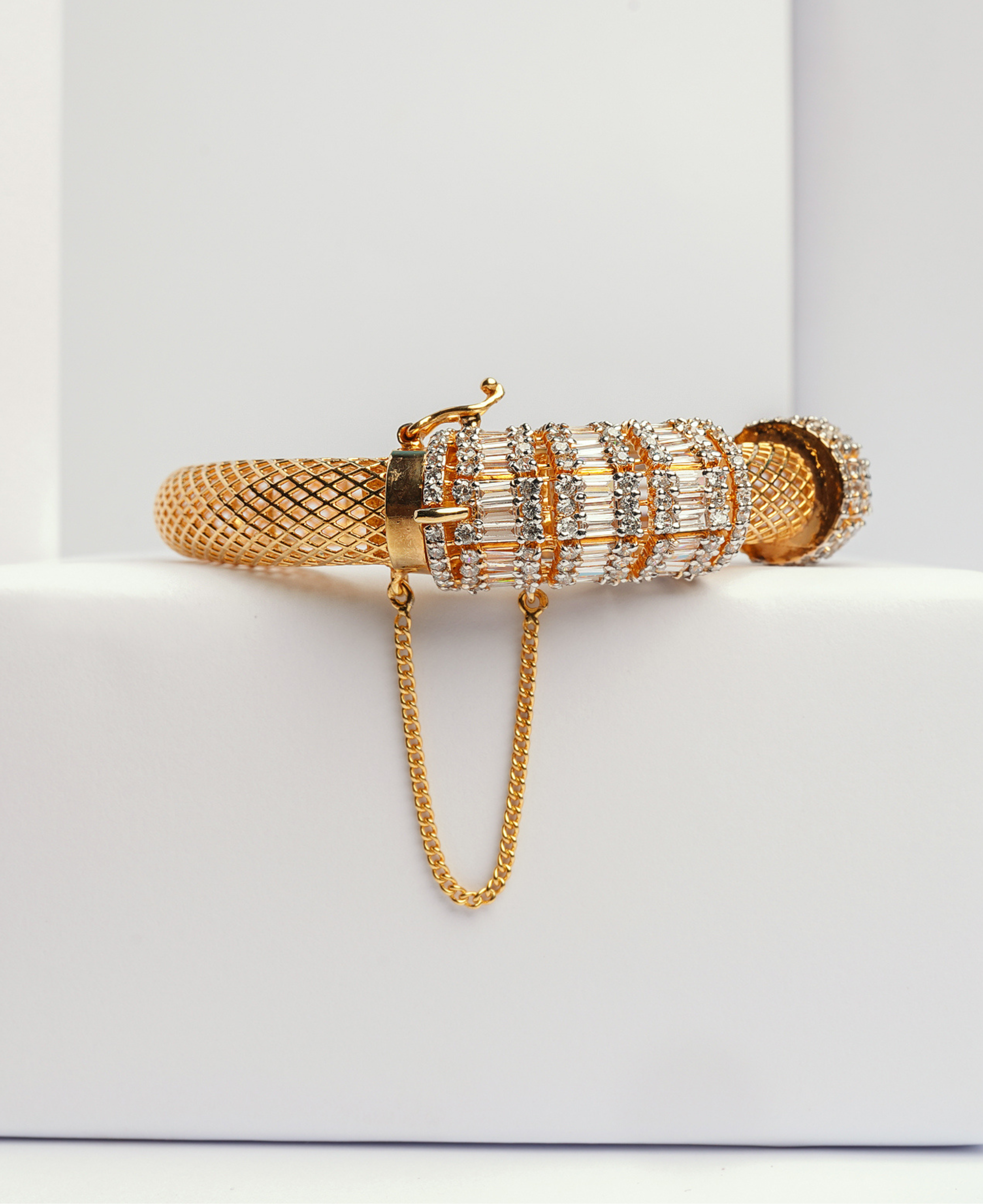 Netted Tri Baguette Broch Kara