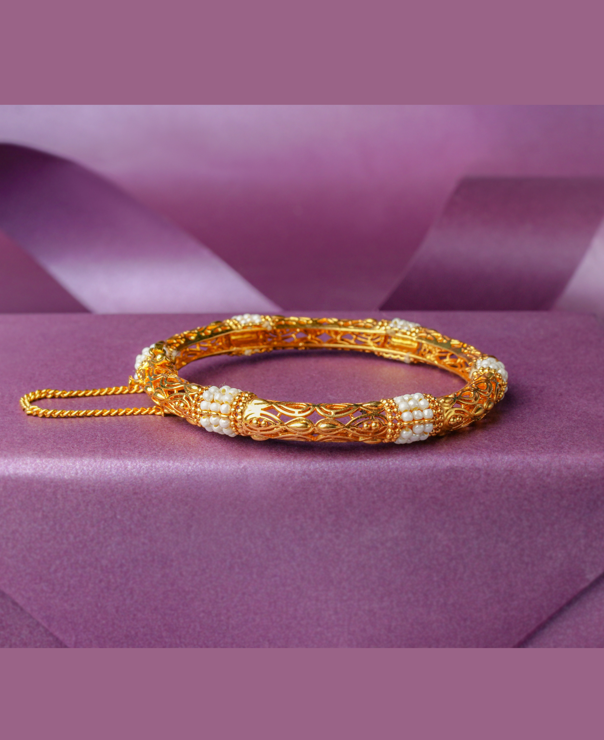 Carved Filigree Pearl Kara