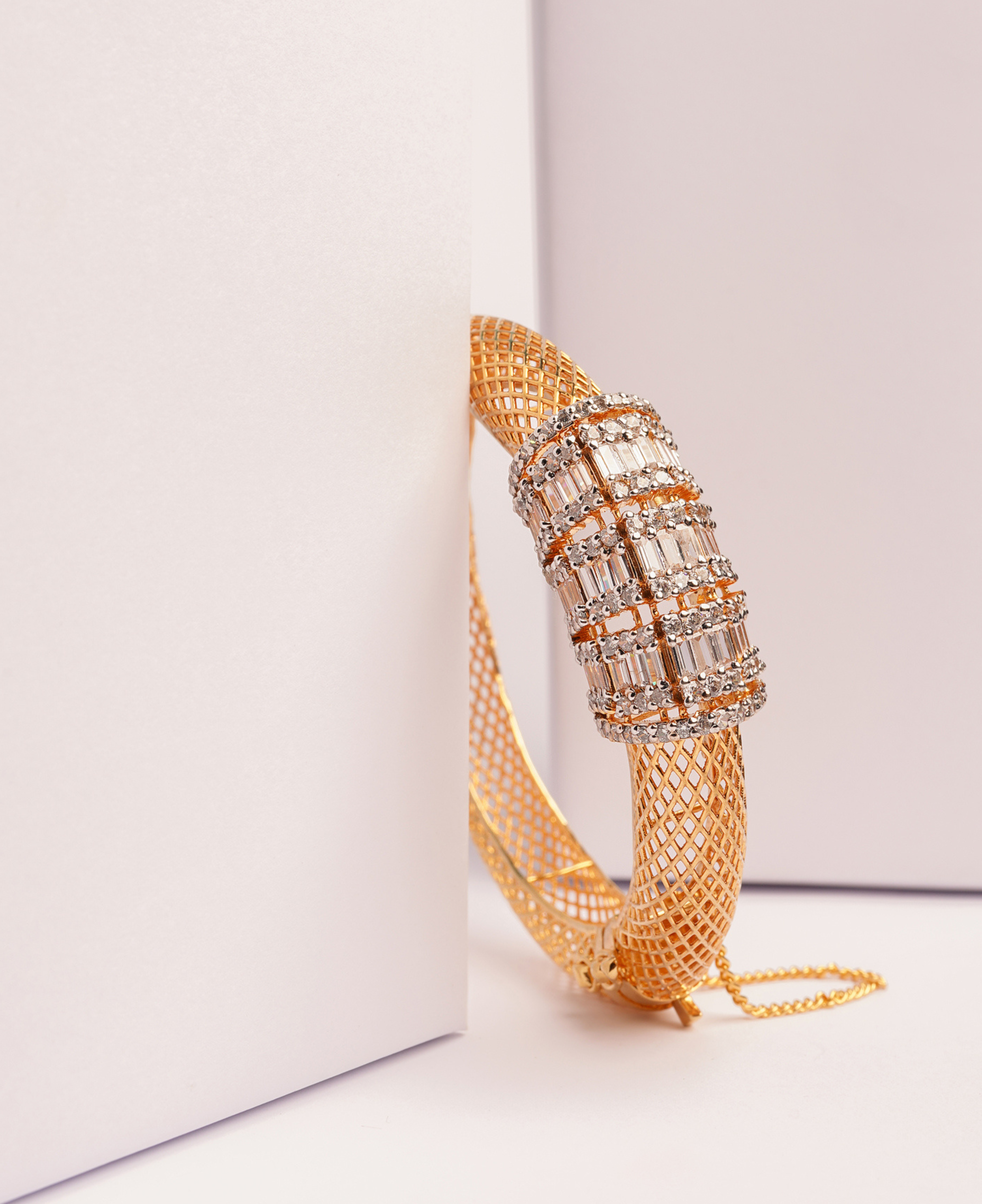 Netted Baguette Broch Kara