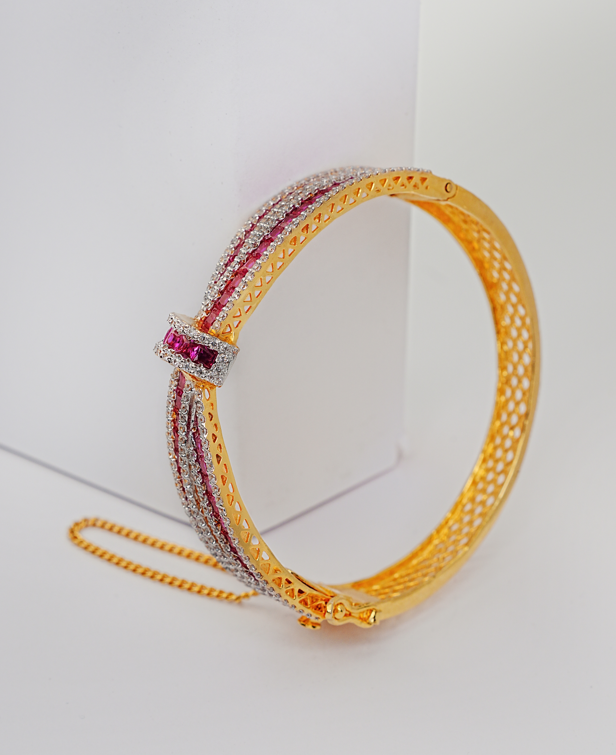 The Ruby Knot Kara