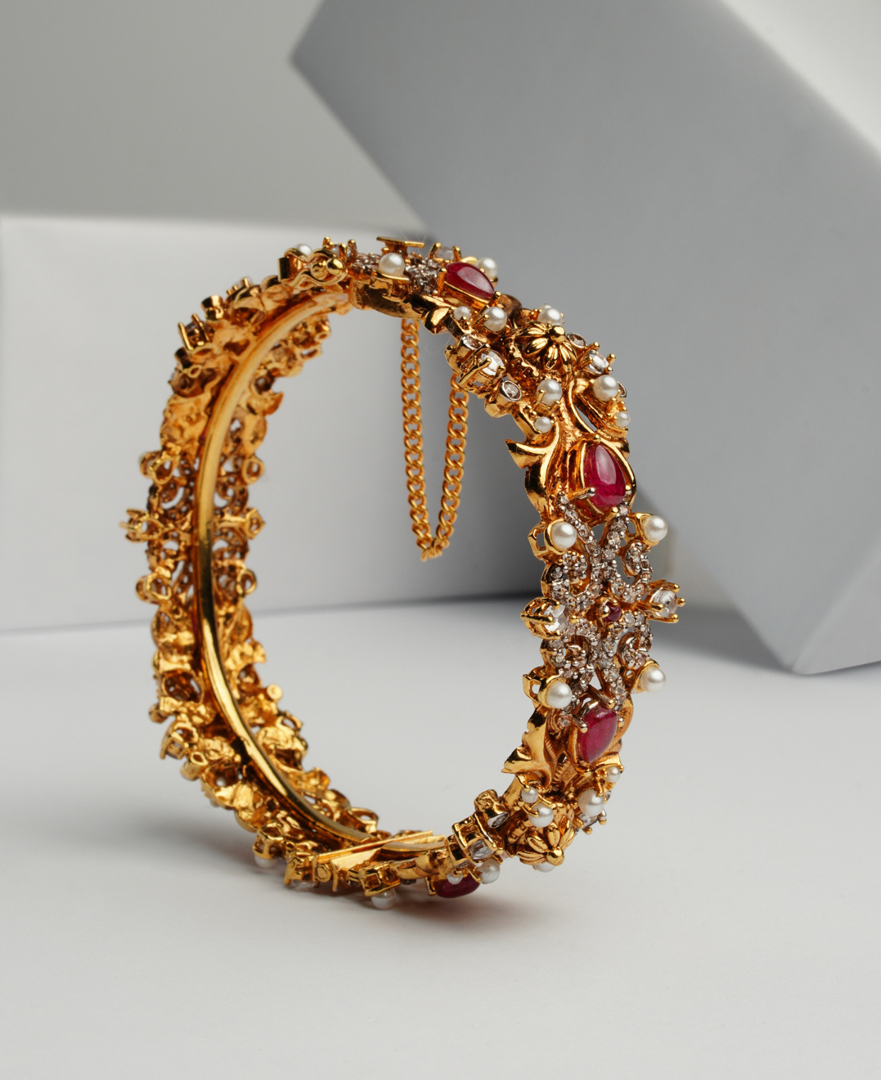 Chetum Pota Pearl Kara