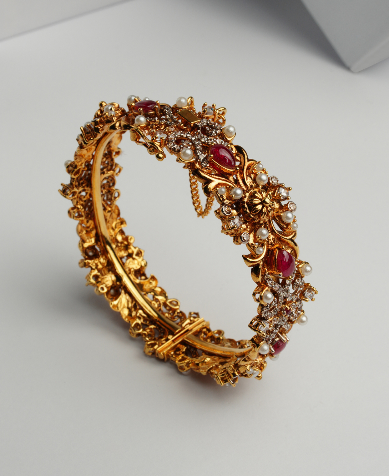 Chetum Pota Pearl Kara