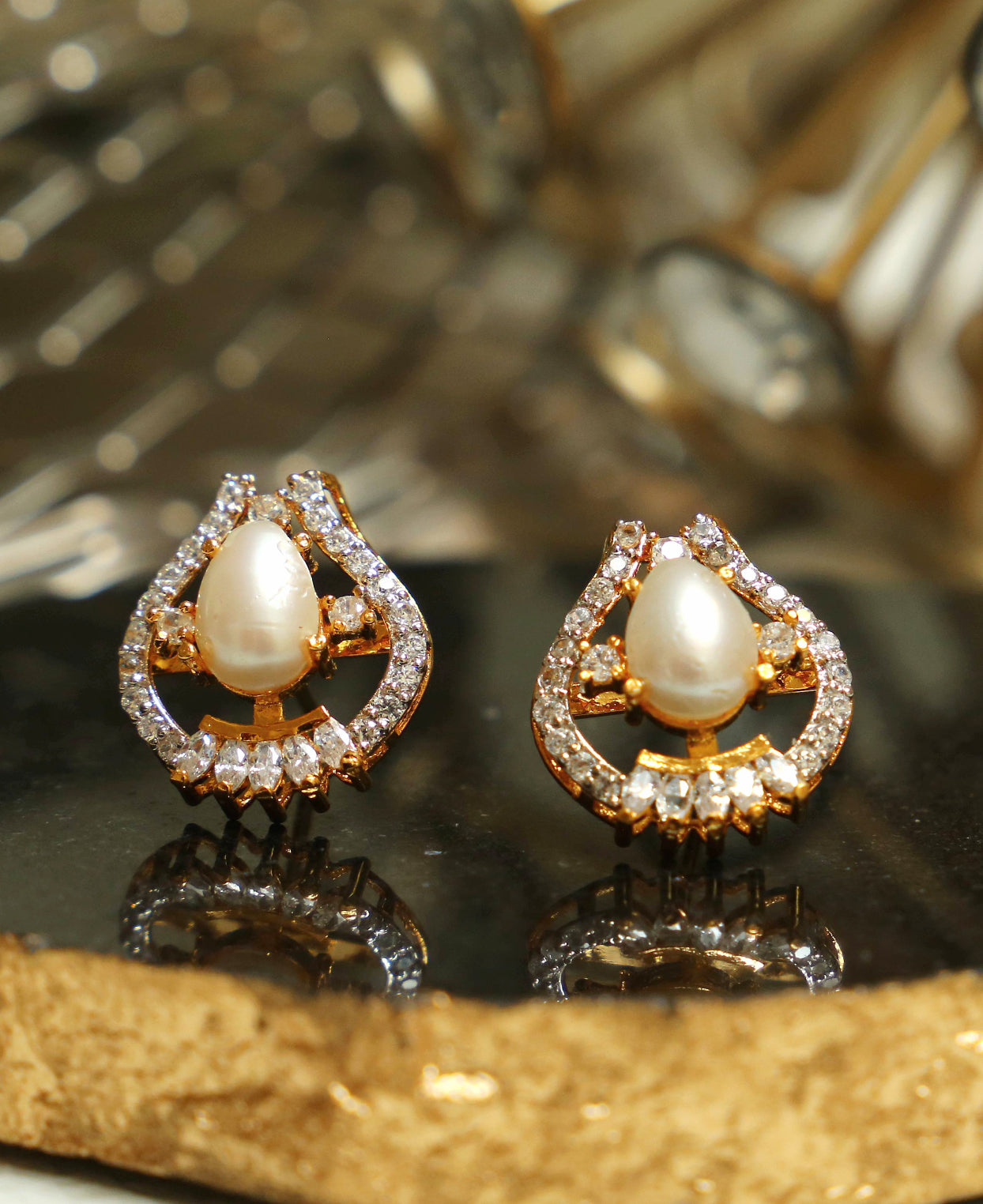 Pearl Shell with Zircons