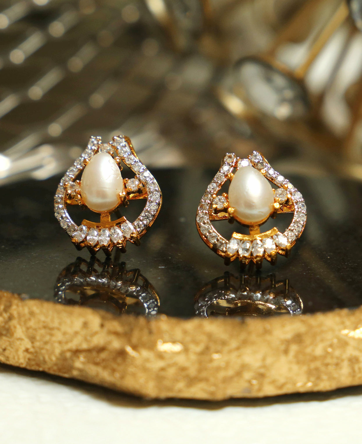 Pearl Shell with Zircons