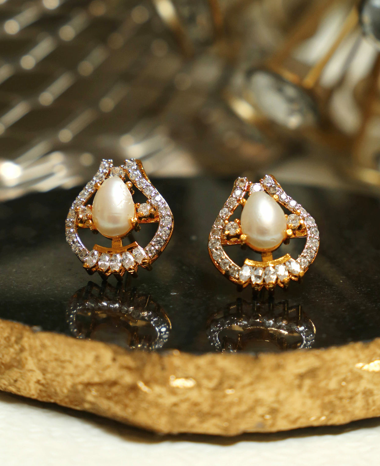 Pearl Shell with Zircons