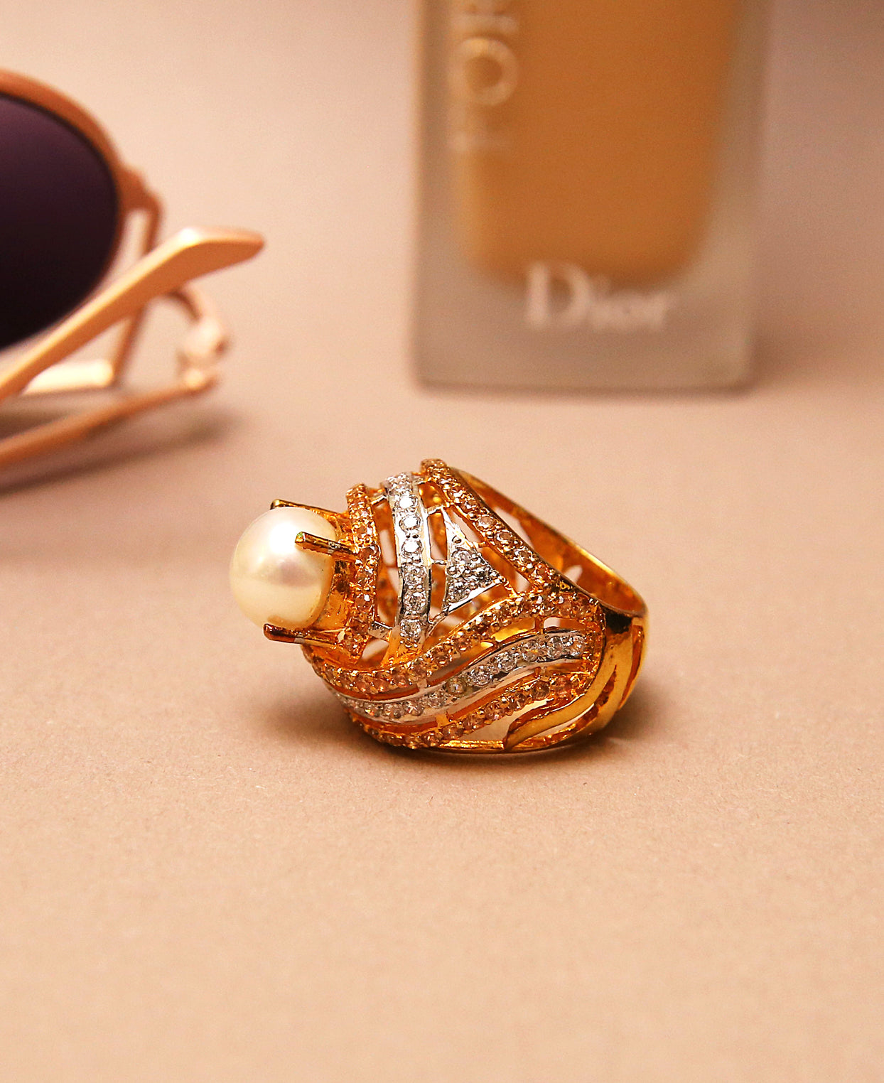 Shell Pearl Centred Ring