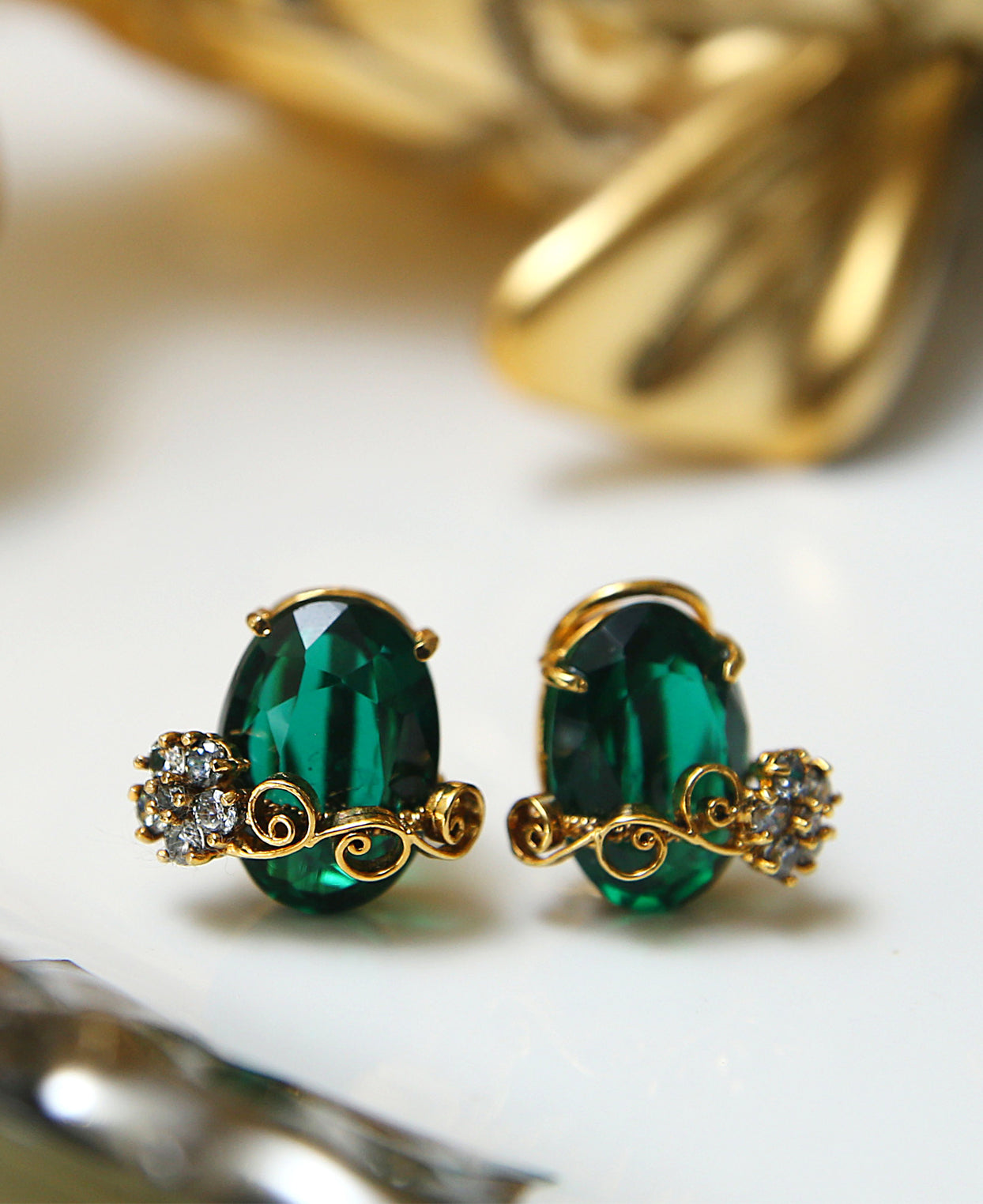 Green Twisted wire tops