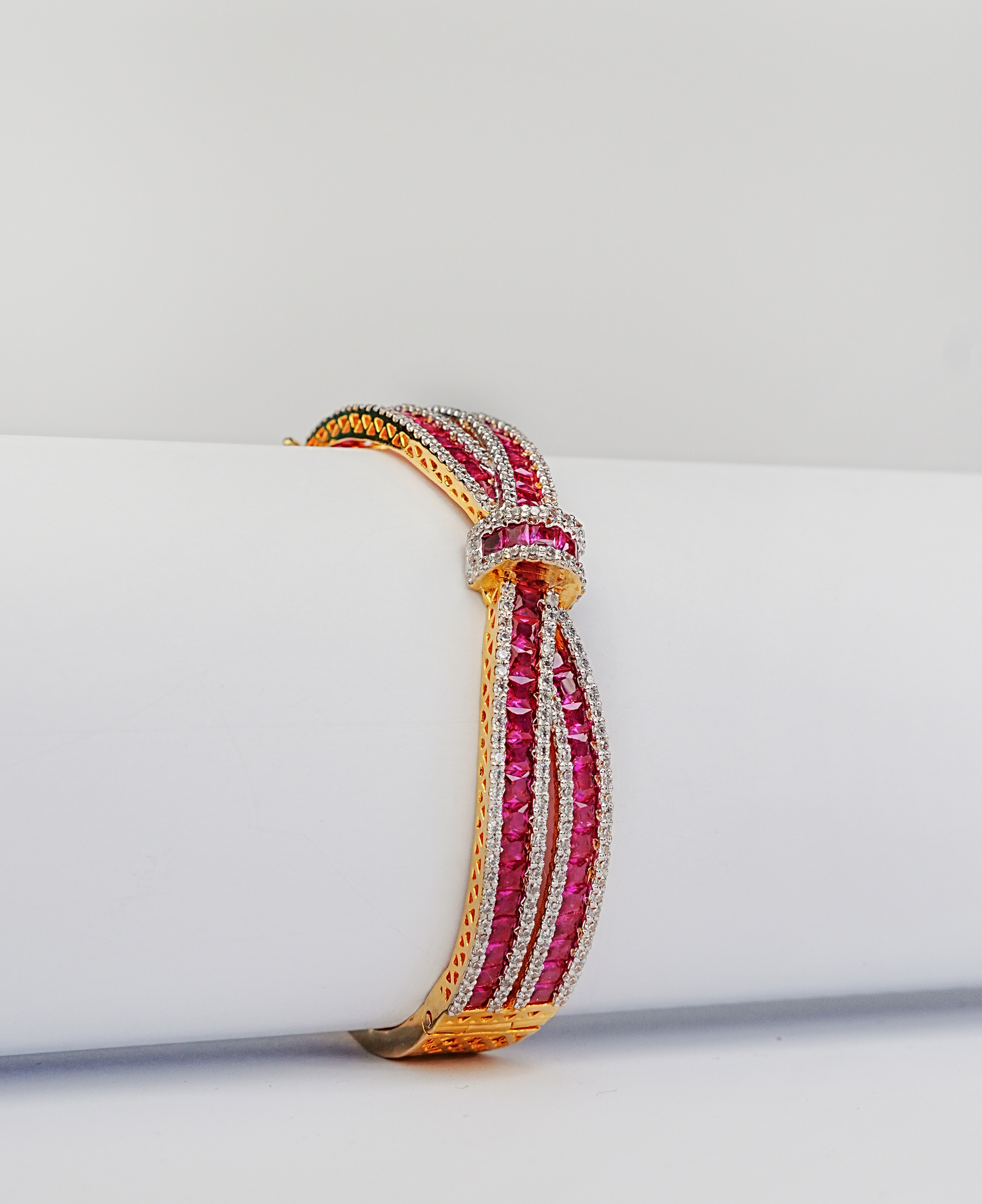 The Ruby Knot Kara