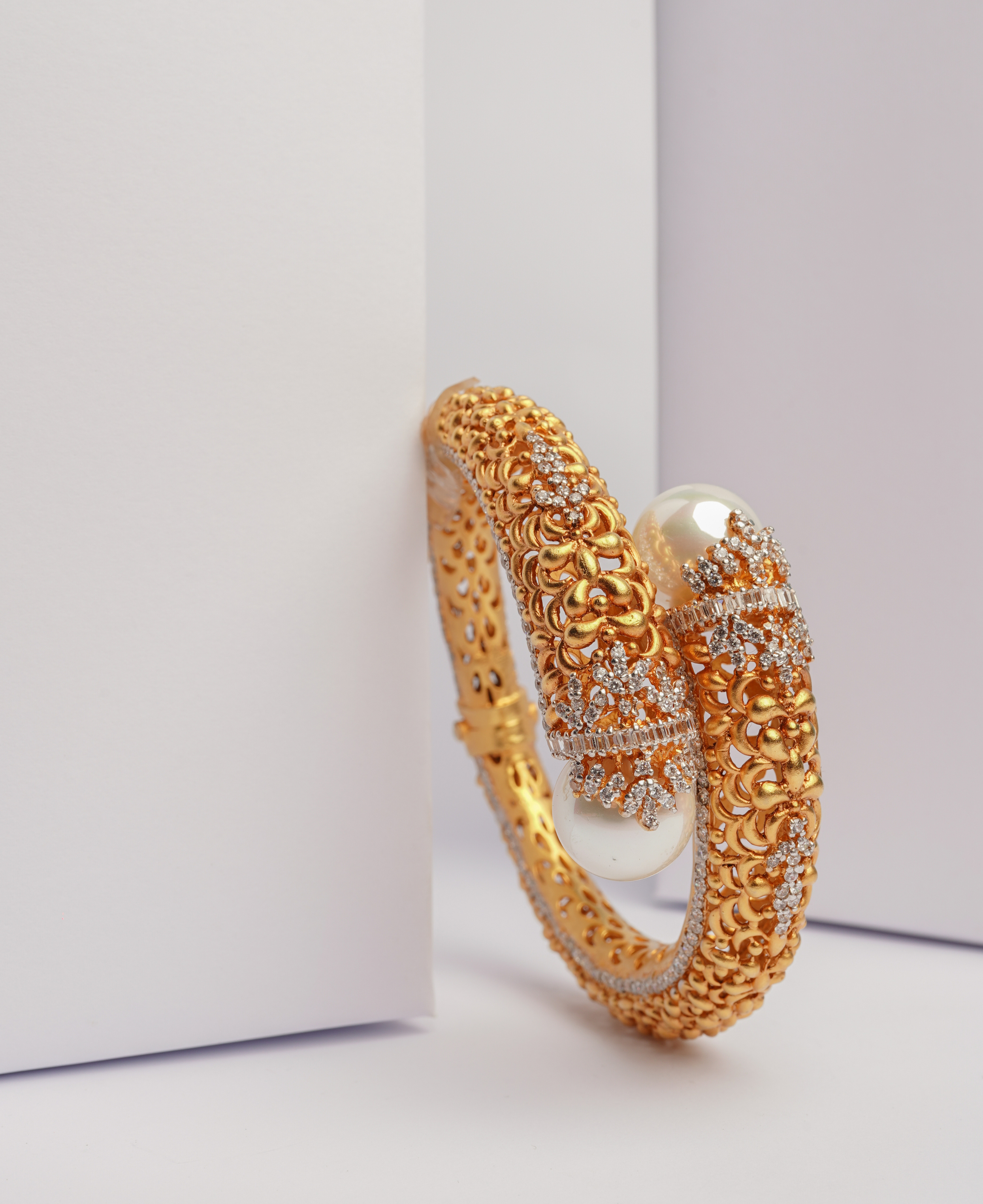 Carved Metal Pearl Kara