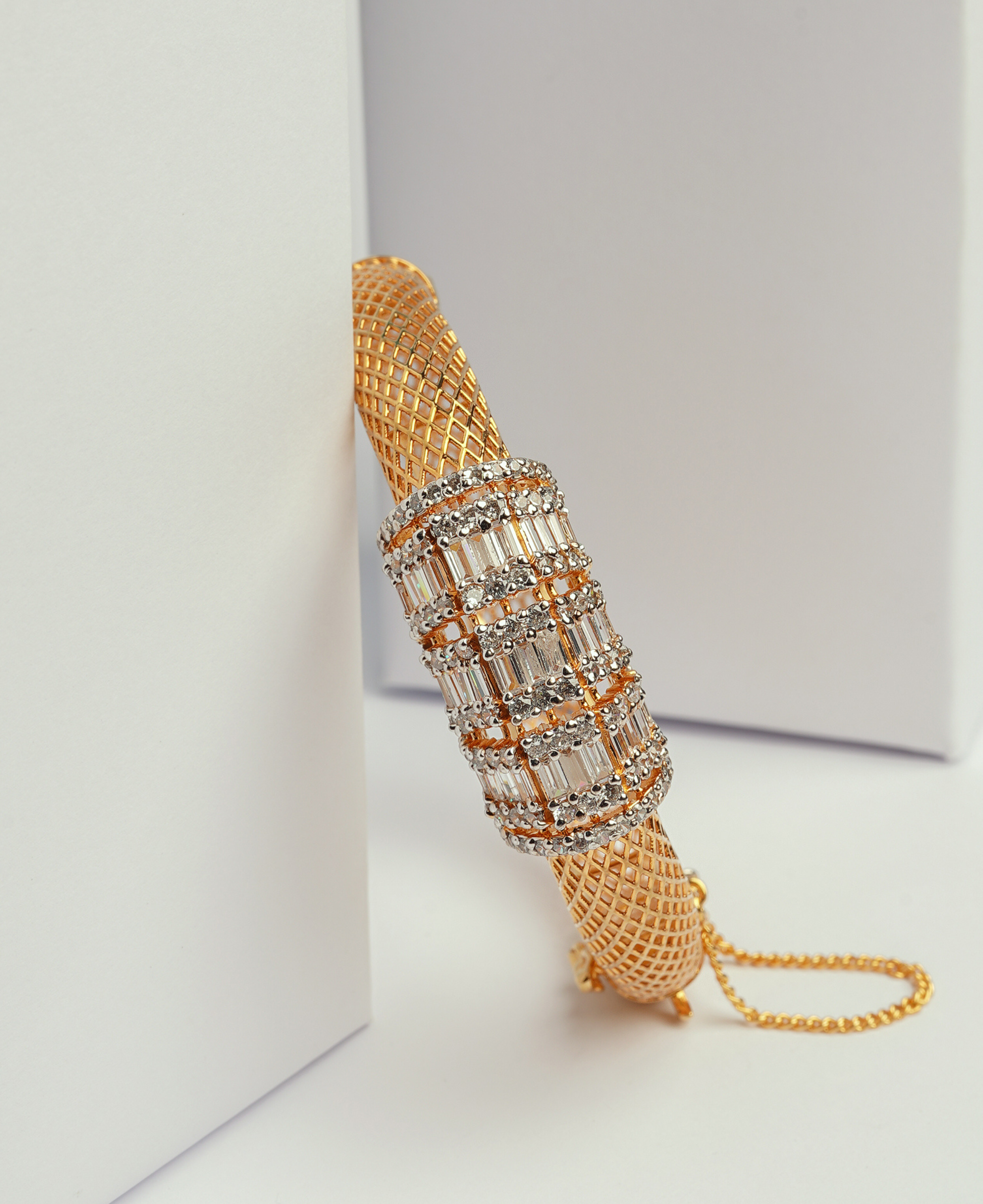 Netted Baguette Broch Kara