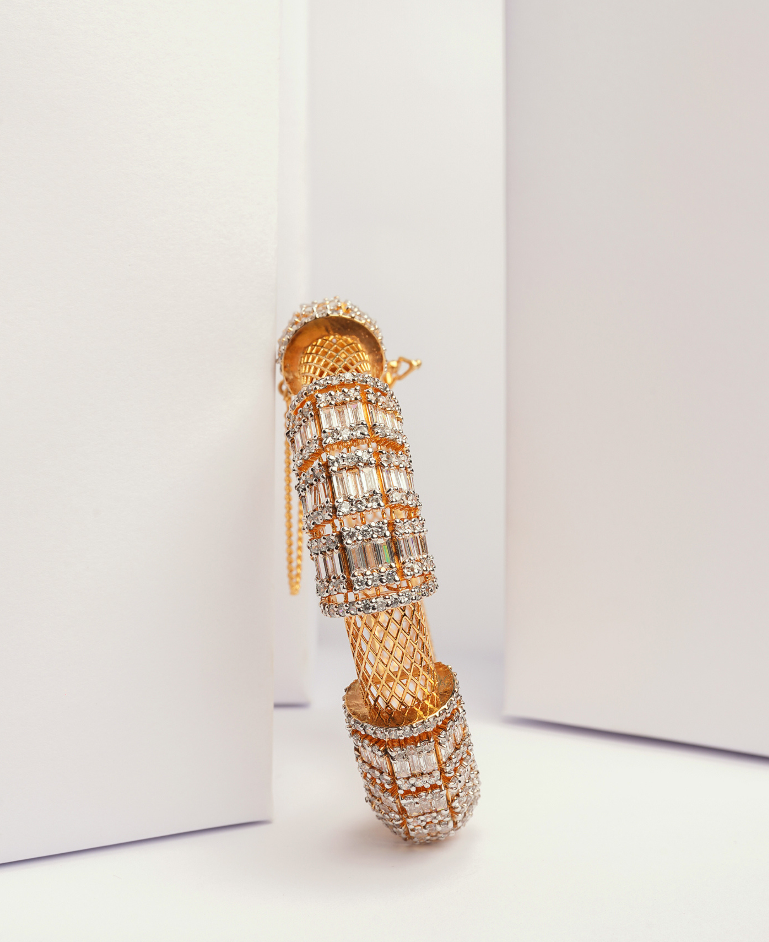 Netted Tri Baguette Broch Kara