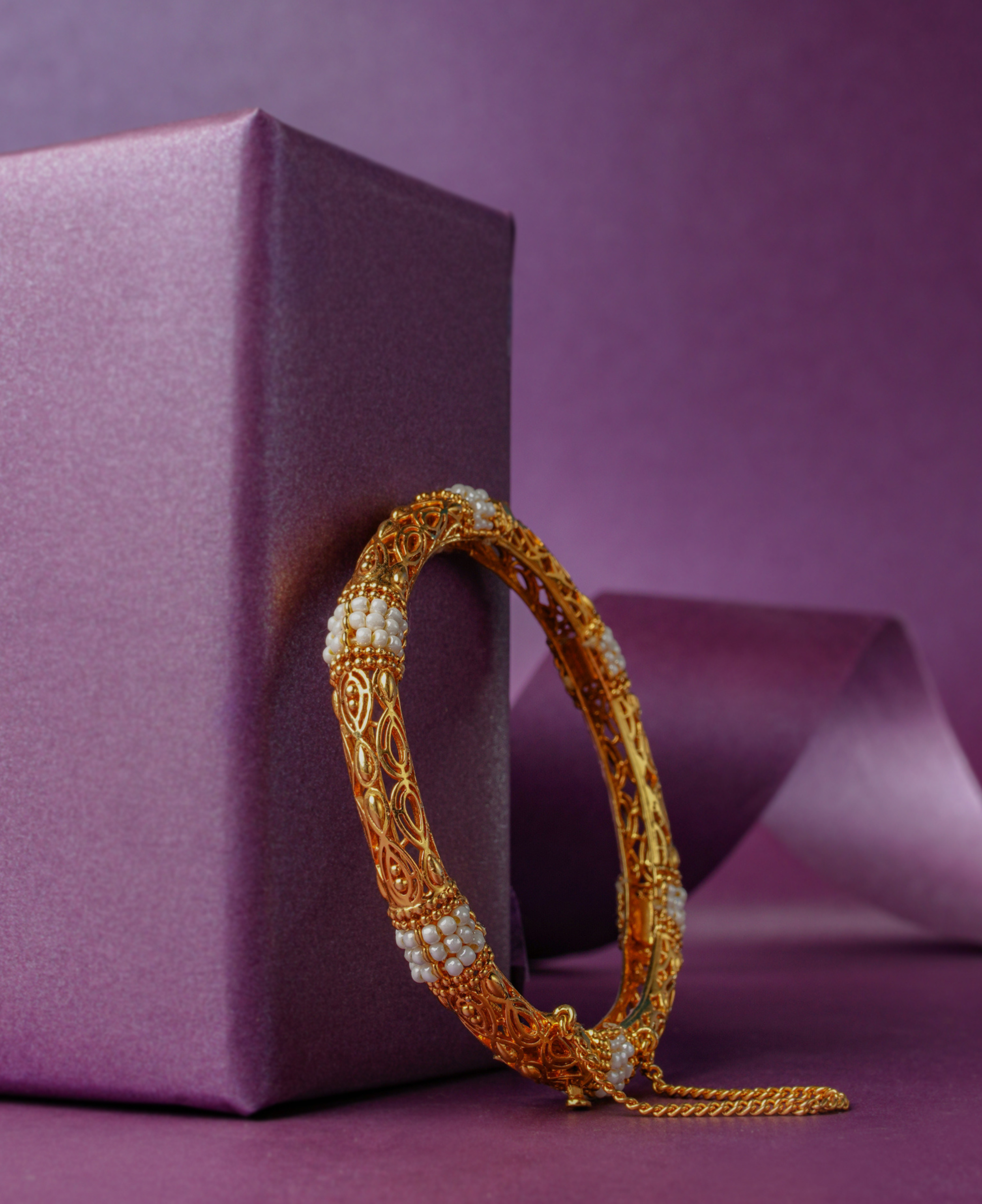 Carved Filigree Pearl Kara