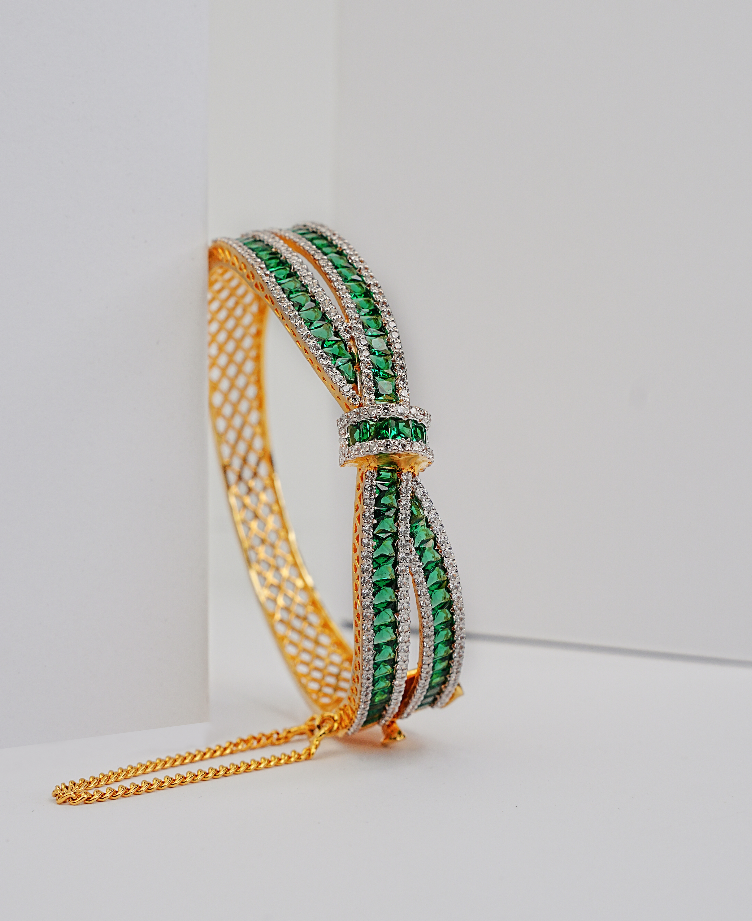 The Emerald Knot Kara
