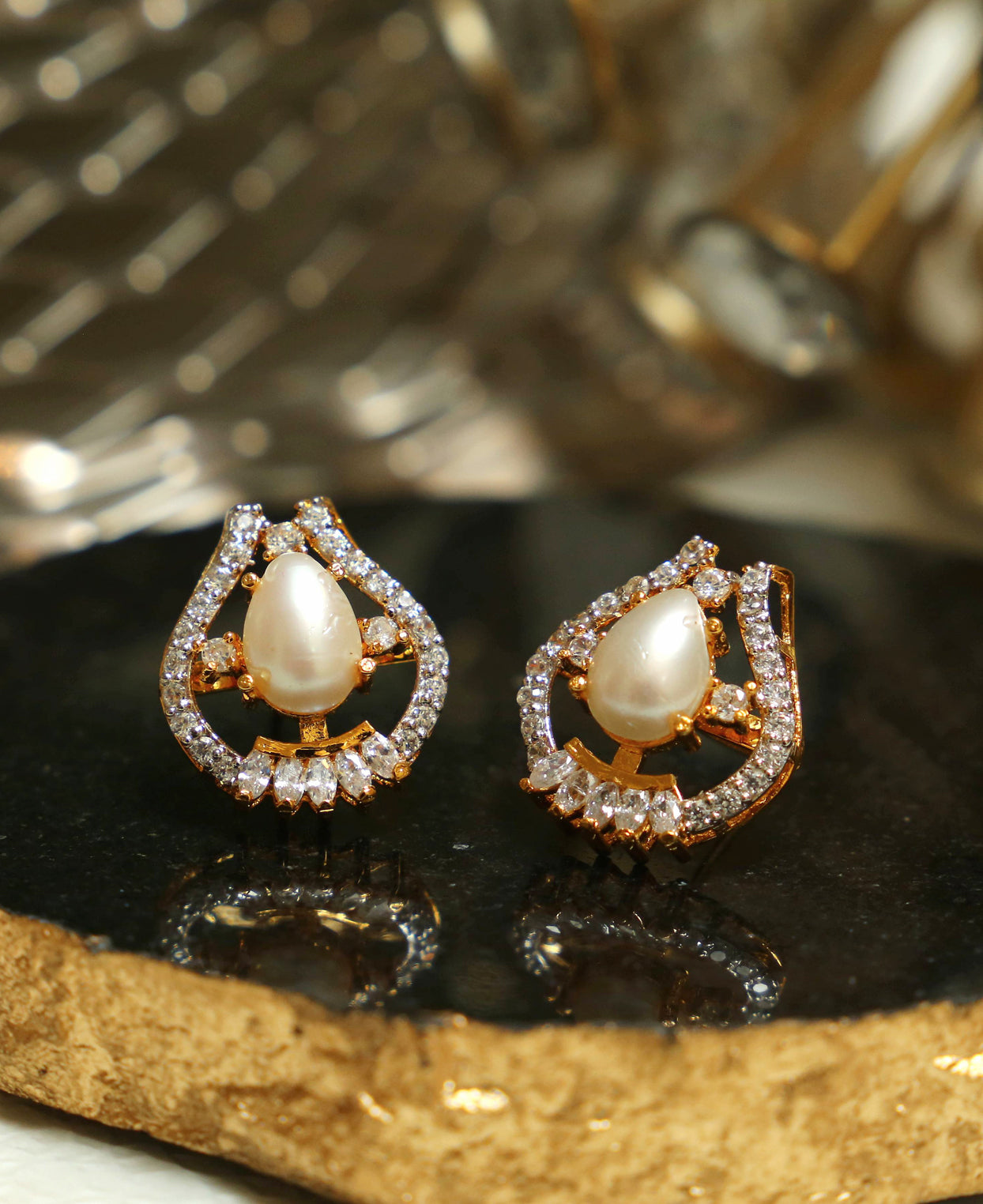 Pearl Shell with Zircons