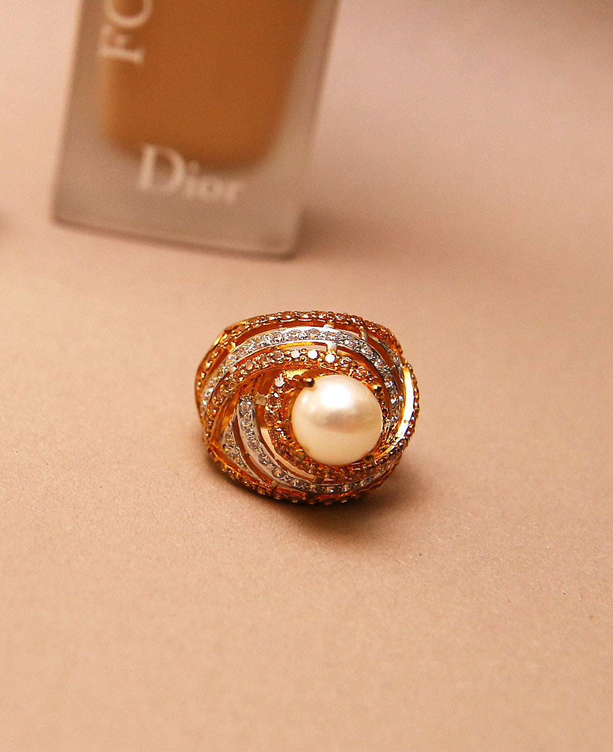 Shell Pearl Centred Ring